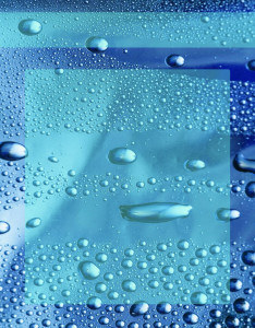 caratula azul con fondo gotas de lluvia